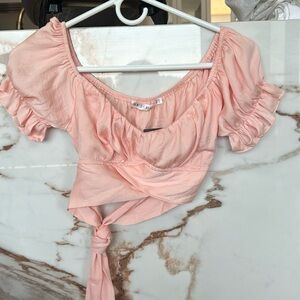 Light pink, puff sleeves cropped top